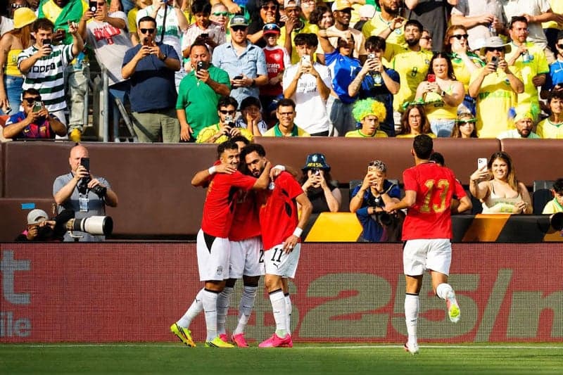 "Brazilian samba dancers" thwart the ambitions of the "Pharaohs of Egypt" in a friendly match.