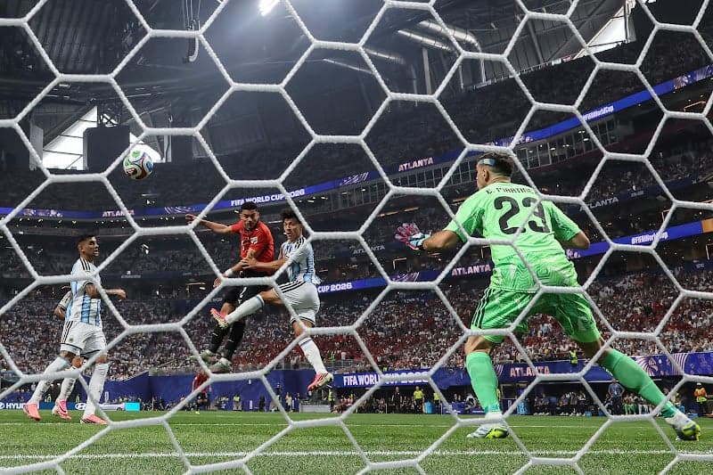 Experience triumphs over enthusiasm.. Argentina eliminates Egypt from the World Cup Round of 16.